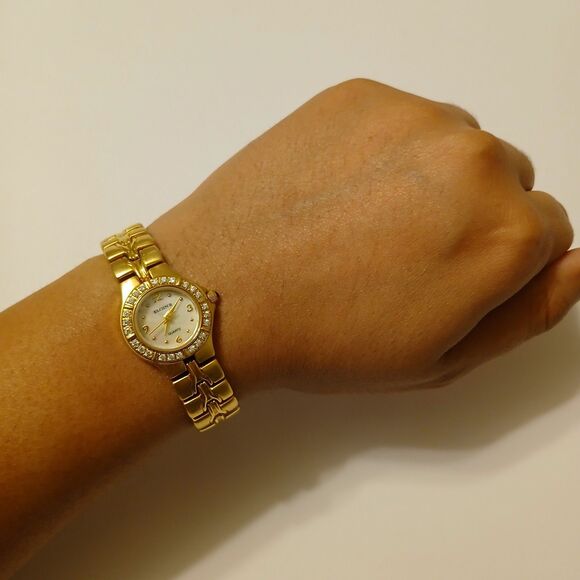 Vintage Elgin II Women's Gold Tone MOP Dial Rhinestone Bezel Quartz Watch - Picture 4 of 13